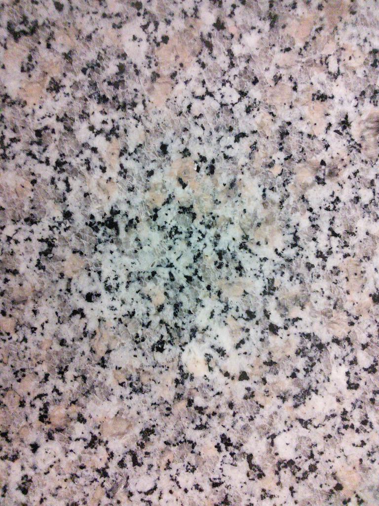 SVTSugerTab2's tweet photo. La granodiorite composée : orthose (rose) de biotite noir plagioclases blanc &amp; de quartz gris clair #tweeteTsvt http://t.co/R638NmJNKu
