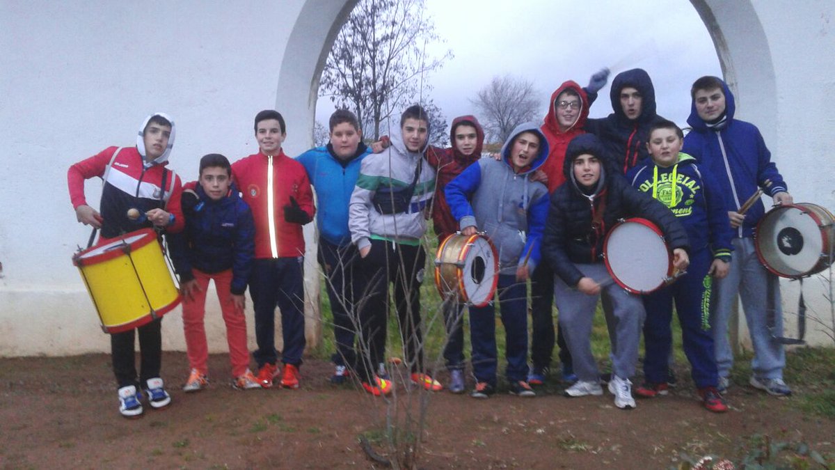 FrexRojillo's tweet photo. #CeroCerogoldepuchi #VamosUdf #Meditop #CarliLaBrujula http://t.co/p6OdnBbLch