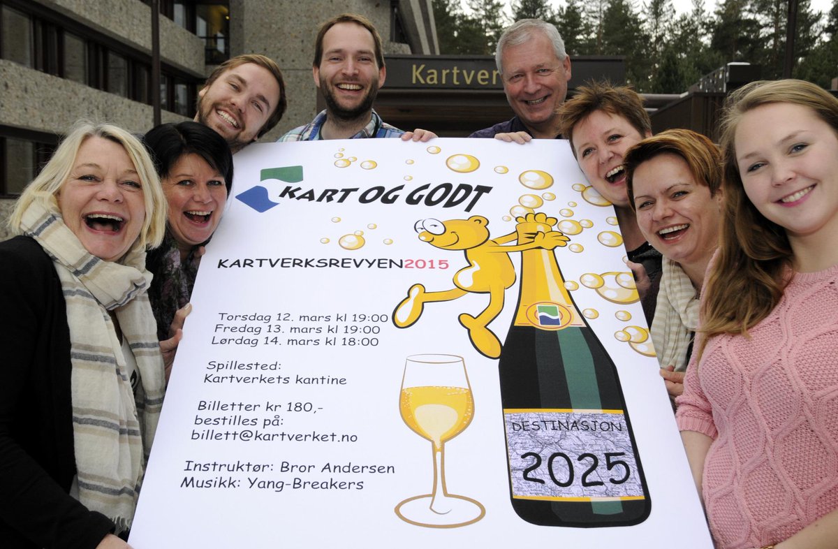 SynneStorvik's tweet photo. Revybyen Hønefoss - denne gang med @kartverkets egen revy. Disse fine folka skal få deg til å le! http://t.co/bmq8D9RD9F
