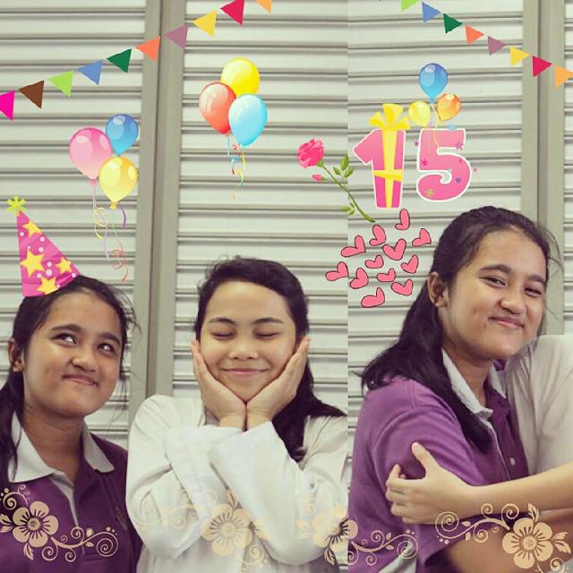 OfficialSyalova's tweet photo. Happy 15th Birthday kakak @ameerafrzna_ 🎉🎊🎂🎁😁May Allah bless you💋 

#latepost http://t.co/137dV7ePJi