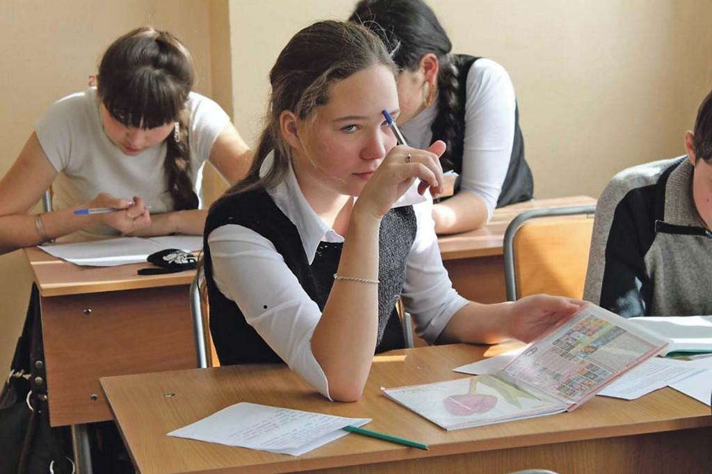 Интернет школа 8 класс. Ребенок за компьютером. Восьмой класс в школе. Интернет школа 8 класс. Интернет школа 8 класс.