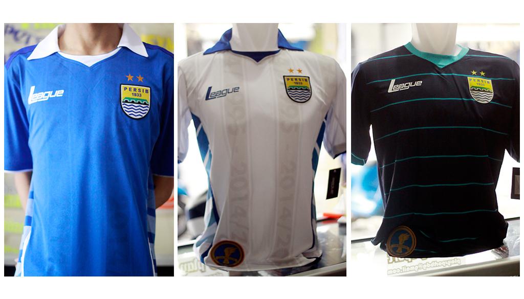 officialvpc's tweet photo. Kebeneran semua jersey udah ditanggan. Tatadi nempoan every detail. Bahasna beres Persib weh nya #MahalTeuing :)))) http://t.co/wSlewihoMP