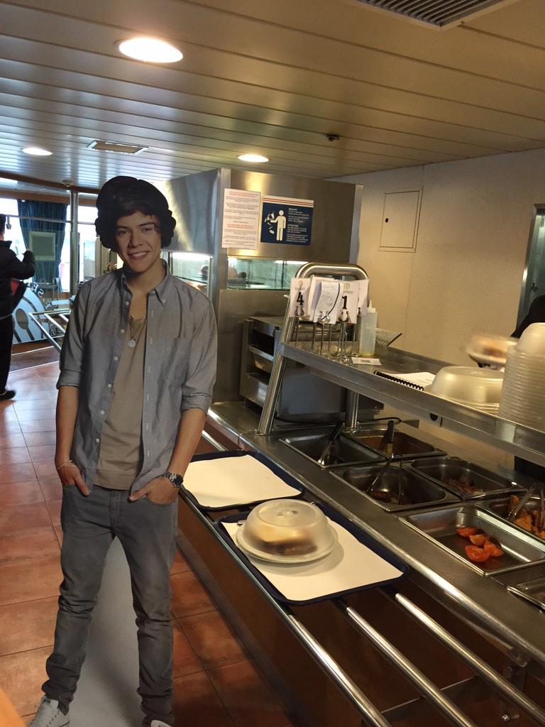StylesOnTour's tweet photo. โ๏ธ๐ด #StylesOnTour http://t.co/idVwCDRnnj