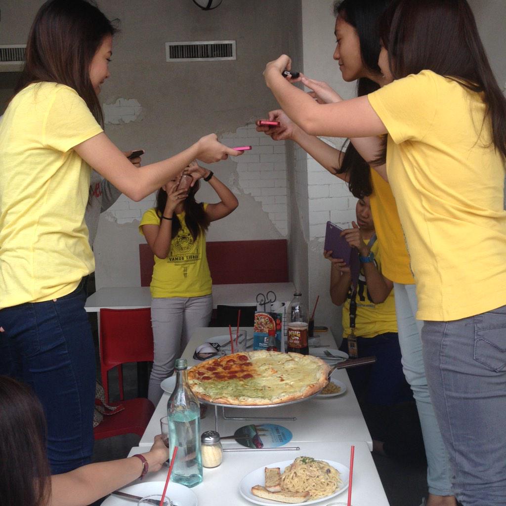 celineabique's tweet photo. #butasbulsa #bezties http://t.co/i800OWhYE9