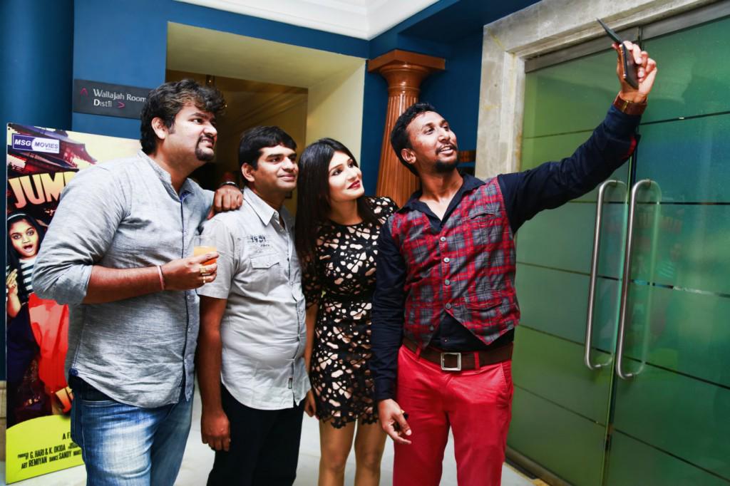 Kollywoodtoday's tweet photo. #Jumbo3D Party In Chennai 

http://t.co/Oe2sVFRJyA @manobalam http://t.co/2kqip3NIiU