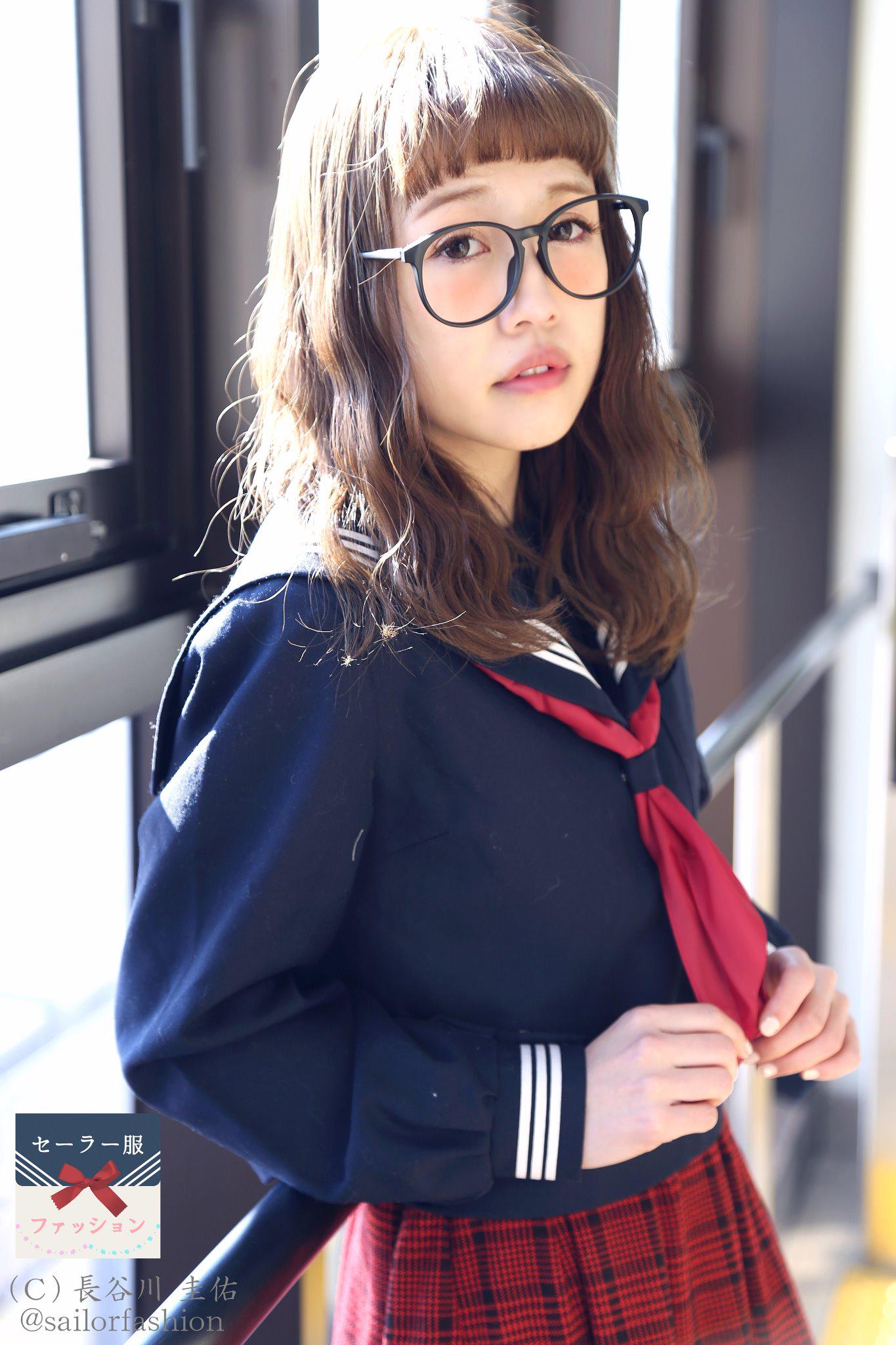セーラー服 ファッション 濃紺冬服セーラーには暖色がよく合います スカートを私服に代えるだけで明るめの髪色でも違和感なくセーラー服を着こなせますね モデル 海老原りさ Ebihararisa セーラー服ファッション Http T Co Jcuu8qaxff