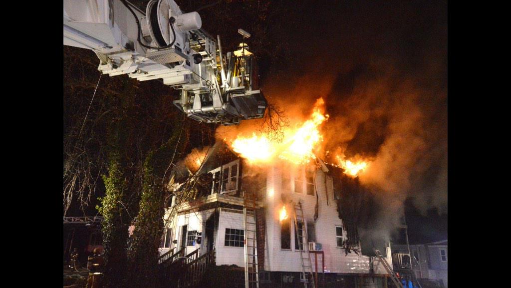 david_majew's tweet photo. Engine Cō. 18 operated at the Second Alarm row home fire in the Penrose section of 11's local last night. http://t.co/rnRN21U3rF