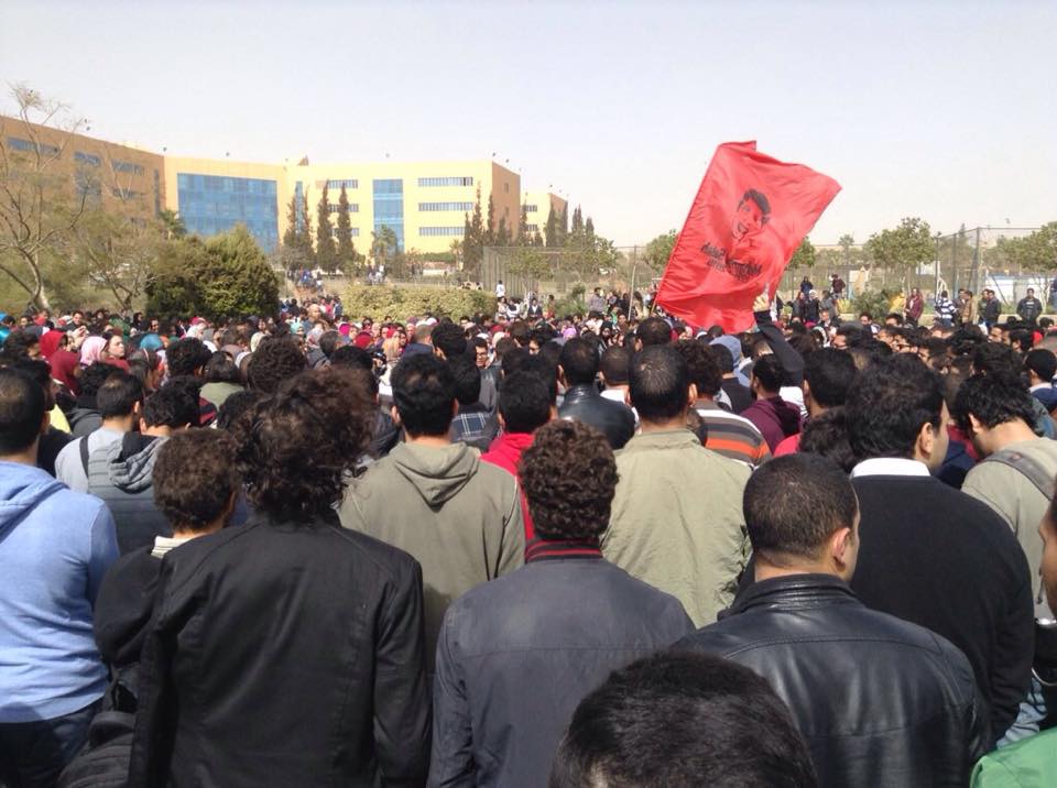 وقفة و مسيرة للتنديد بمقتل محمد صلاح في احداث استاد الدفاع الجوي. و مطالب ببناء نصب تذكاري للشهداء الثلاثة من ال #GUC