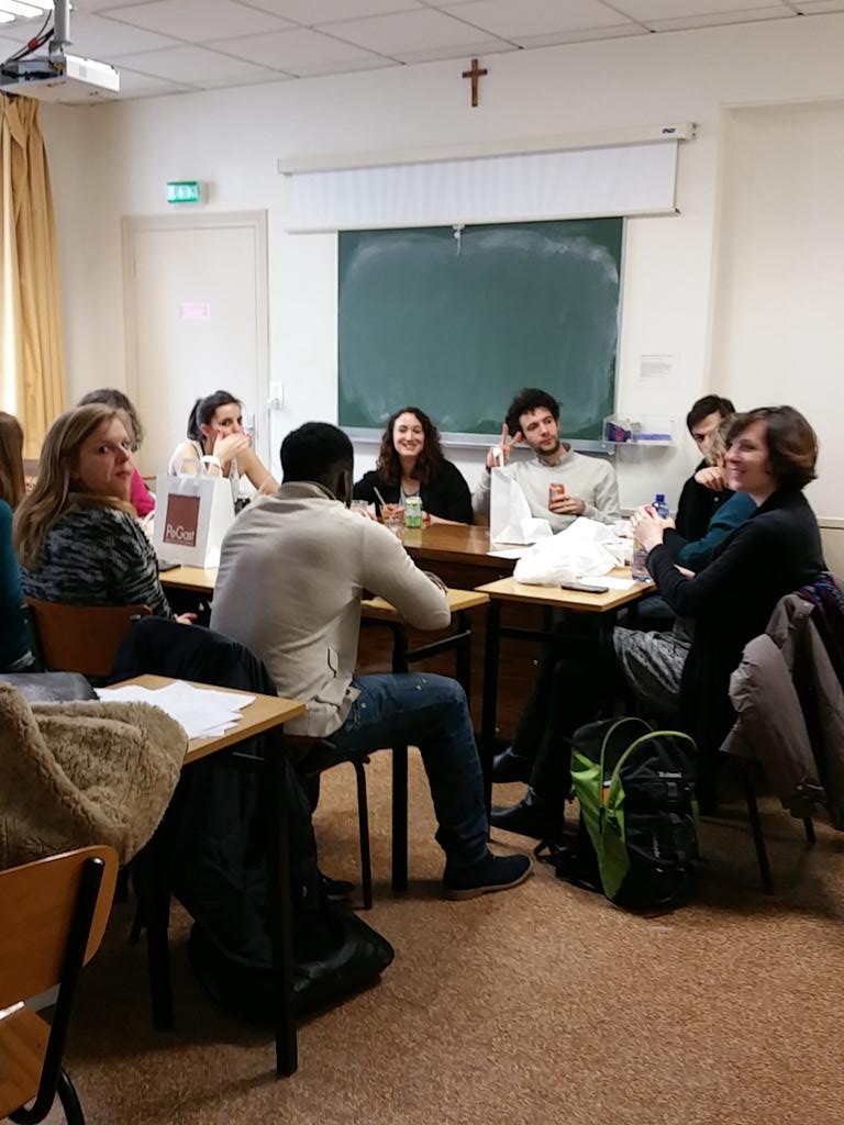 BigBrotherSg15's tweet photo. La faim apaise les estomacs mais aussi les tensions #marchecitoyenne @breizdur@JiPiMarchand@miphaine@sgicp2015@SGWWF http://t.co/HaDIU4a41y