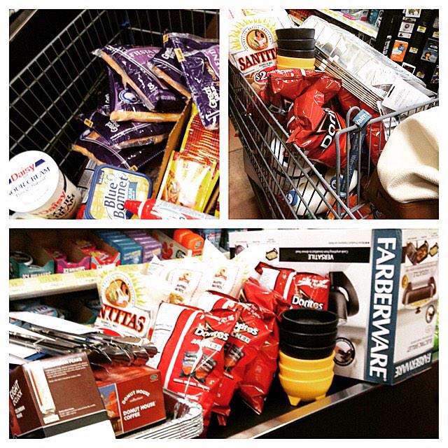 Retweet if you're coming to the taco bar Friday! You don't have to be a resident to stop by &amp; eat. Party starts at 5