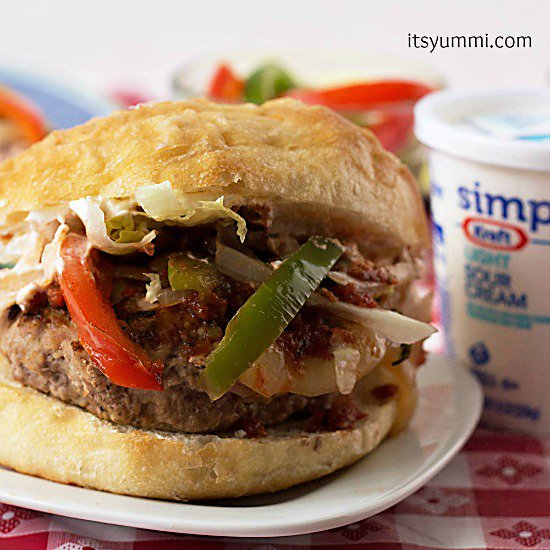 anniestanding's tweet image. Oh wow, want this! @ItsYummi: Recipe! &amp;gt;&amp;gt; Chicken Fajita Cheeseburger Recipe bit.ly/1Futqtu
  #chickencooking