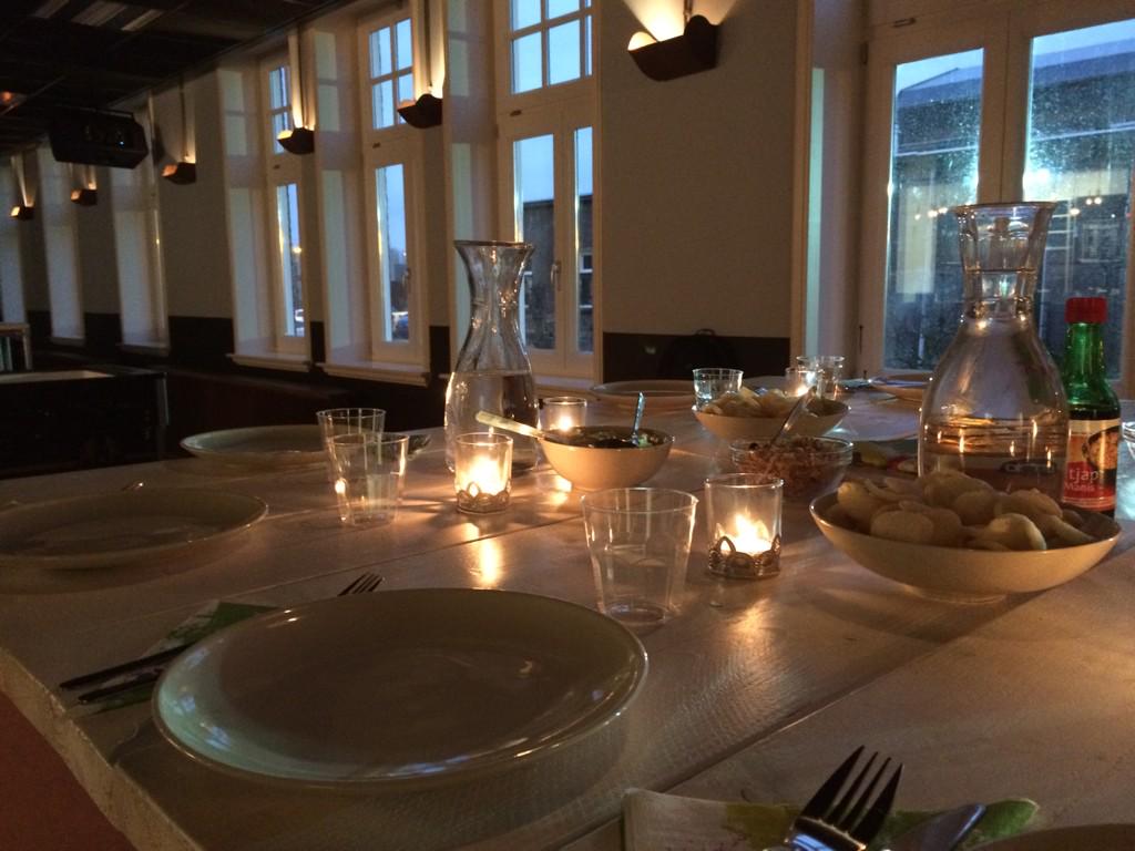 KatjaVermeer's tweet image. Eten #verbind, samen eten @DeKluisVeghel dit heerlijke diner is gekookt door onze culinaire stagiaires #jammie
