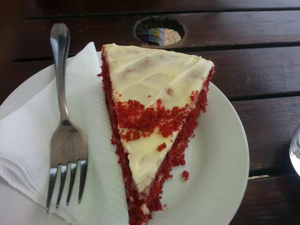 JaredBentil's tweet image. Red velvet with @Mikefrimpong  and @akw_asi #starbite