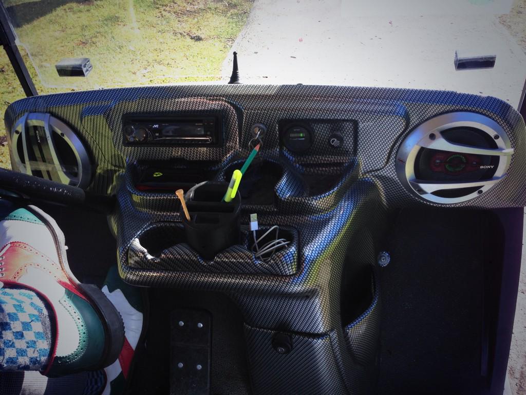 PelayoGolf's tweet photo. Tremendo carrito me dieron hoy! #Golftuning Un poco de música para mejorar el ritmo??@MMStylingMedia @PrensaMM http://t.co/4xeoLKDgio