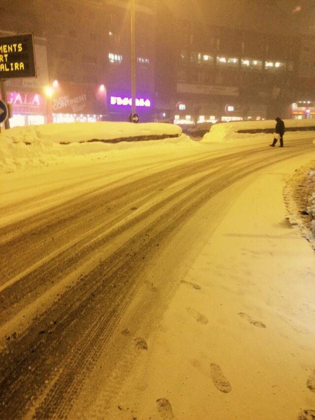 juanjooo93's tweet photo. Por fin llegamos @grandvalira http://t.co/LLxDJVxjLl