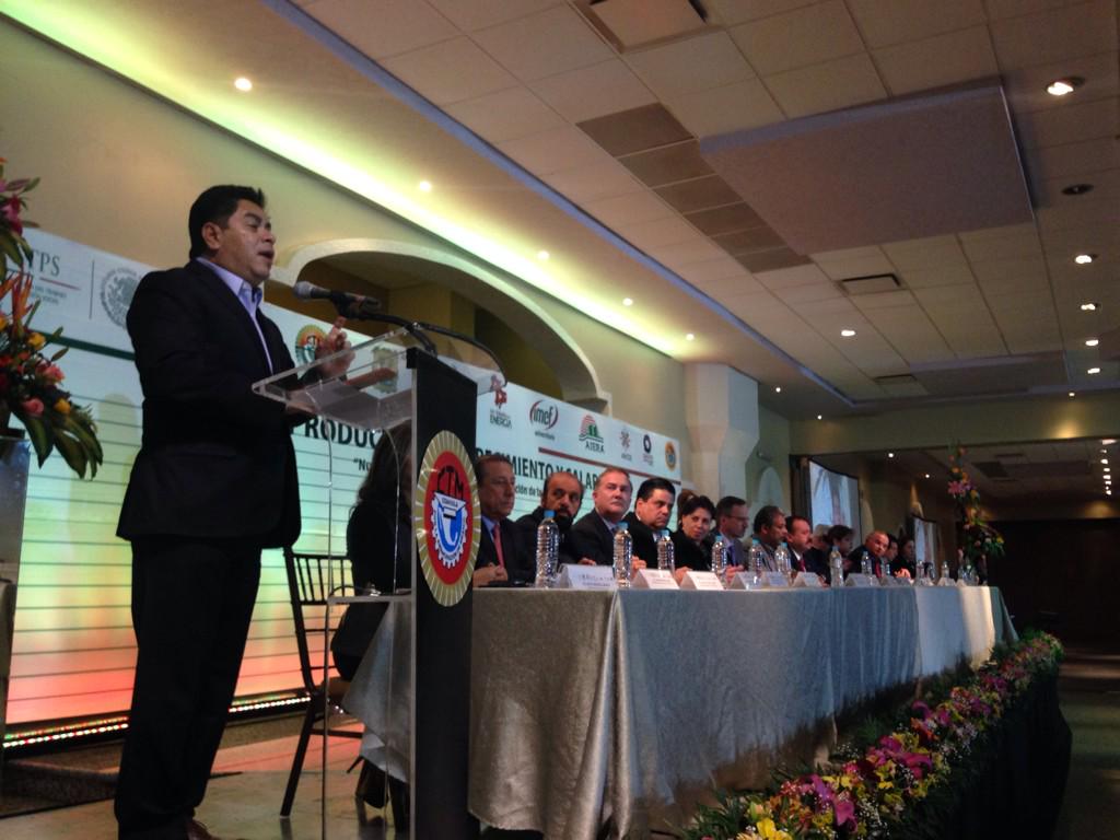CTM_Coahuila's tweet photo. Dip. Fernando Salgado, Srio. Acción Política de @MovCTM_Mx destaca el #SindicalismoResponsable® de @tereso_medina http://t.co/jkQrRCU3ku