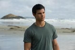 \" 00:00 uuuhhhh happy birthday Taylor Lautner!!!!!! Aaaah much love      cc: 