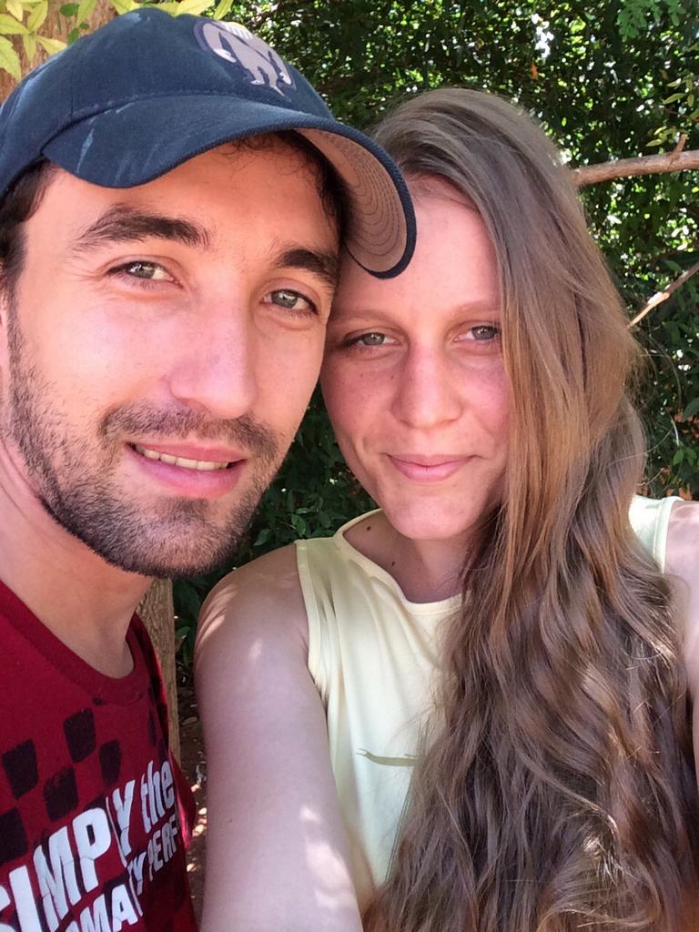 simonihenni's tweet photo. TE AMO! @elvenrisch #LOVEISINTHEHAIR  @Sedal_Py http://t.co/cMyzV7Eo2v