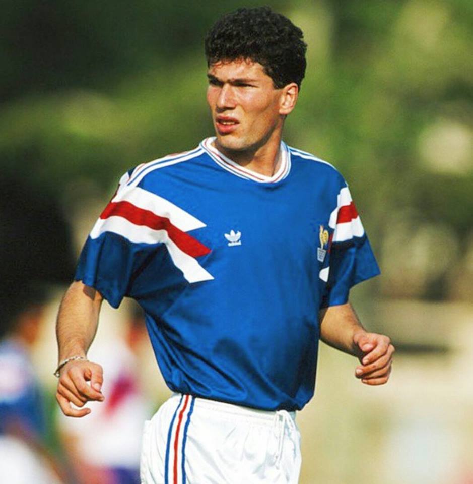 FootballFunnys's tweet photo. Last time Liverpool won the League, Zidane had hair.. http://t.co/XXZglsiF2J