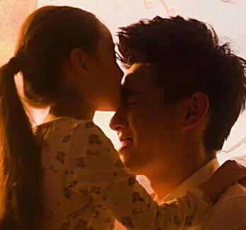 riizeabomb's tweet photo. I see no difference ♥ #Wuyifan #Sophia #SWOK #DateWithSOWK #TimetoShineKris http://t.co/9P8rz0tN2O