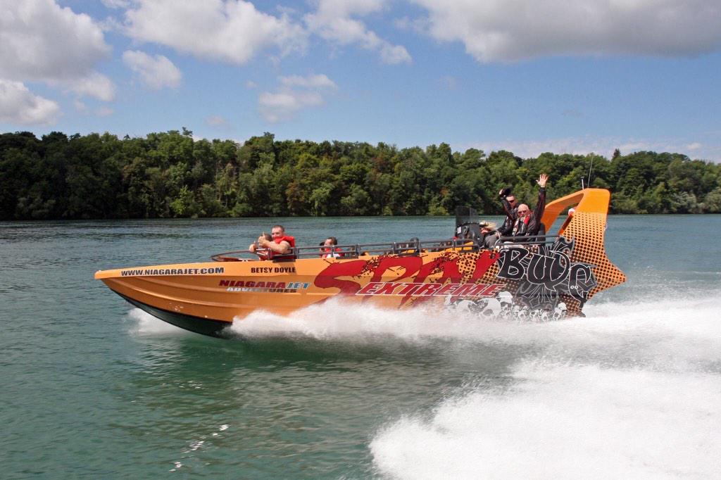 NiagaraJetBoats's tweet photo. Our 360 boat SHREDDING on the open water! #NiagaraJet #360 #Boating http://t.co/0ZGRRaNyim