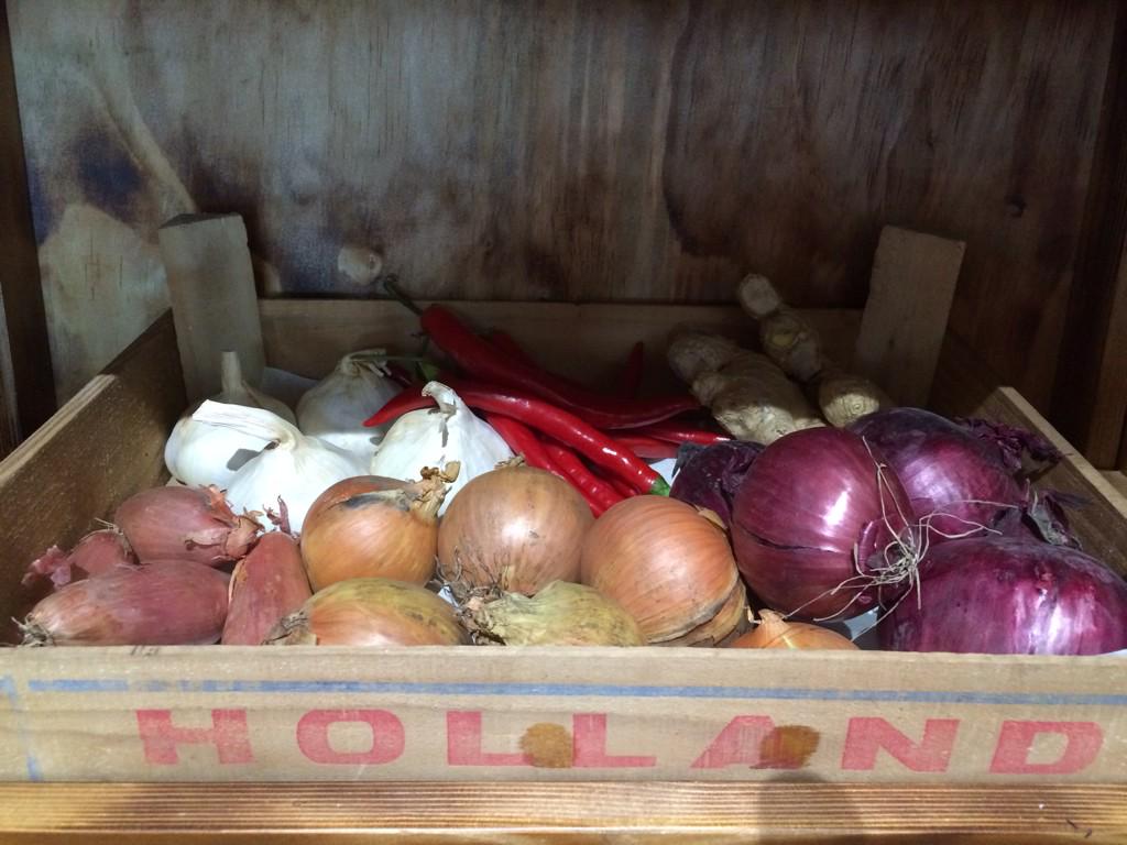 KingsDeliWales's tweet photo. We'll soon be offering local delivery on fruit &amp; veg boxes. #local #fresh http://t.co/rwcKsxPerb