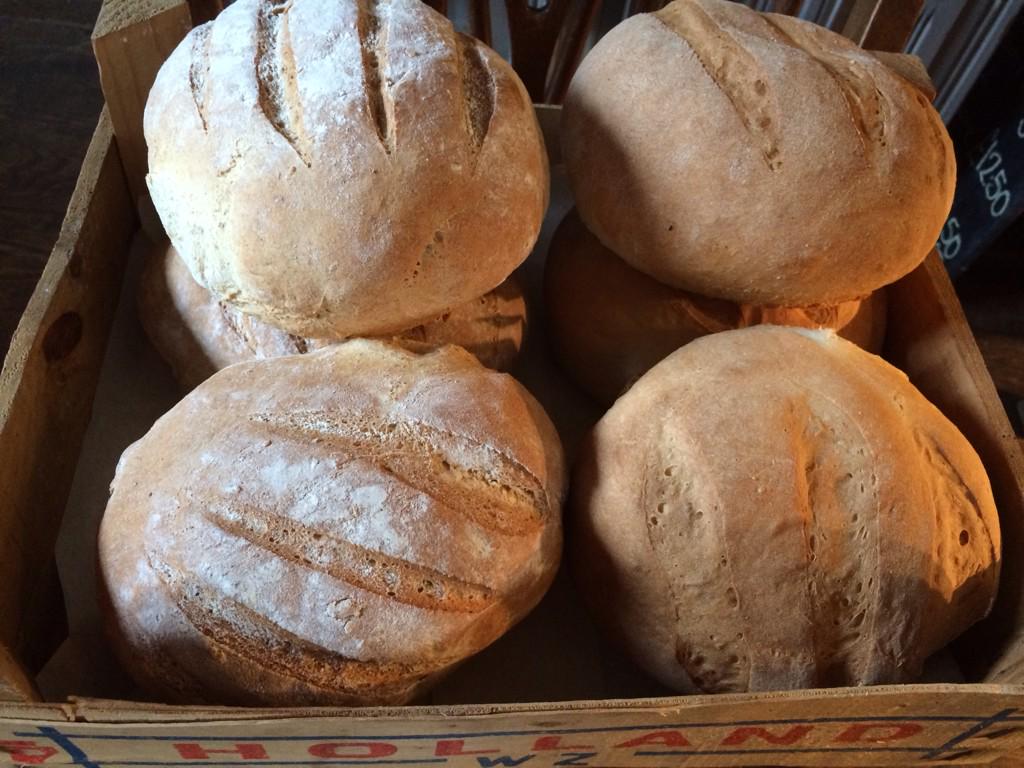 KingsDeliWales's tweet photo. And there's fresh bread available daily from 11am. You can't beat fresh bread!! http://t.co/8KMpfczG8U