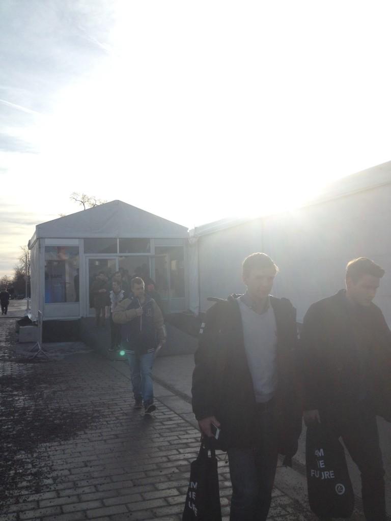 LinTek_LARM's tweet photo. Dagen med stort L är här! Nu kör vi! #LARM2015 #vägentillLARM http://t.co/LrhfG3npYi