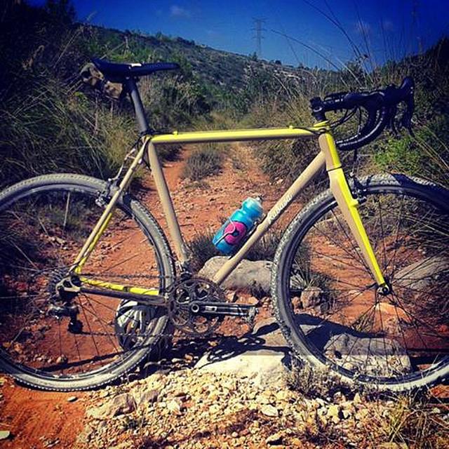 rabasacycle's tweet photo. Rabasa #ciclocross en su hábitat natural #CX #handmadebike #rabasacycle #steel #custombicycle #gravel #nature #dirt http://t.co/NR3KNNNvOa