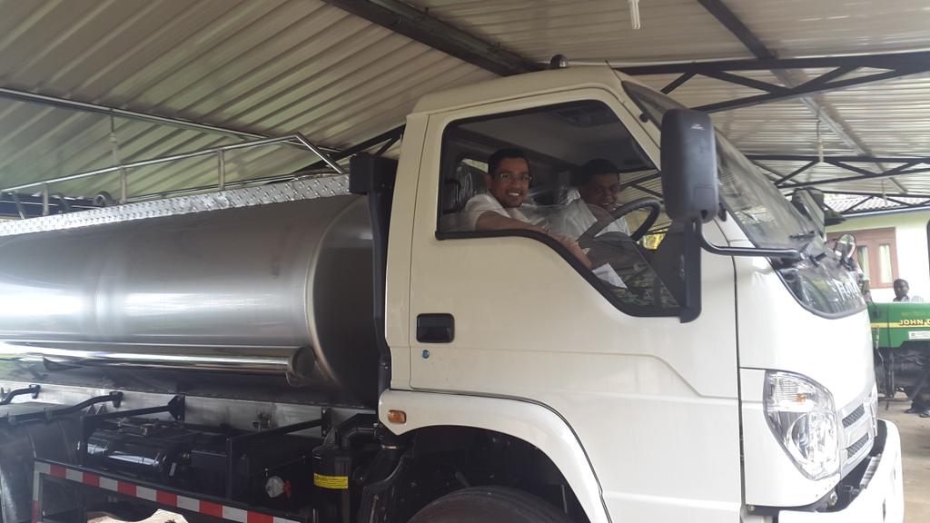 udithaloku's tweet photo. New water bowser to #Haldumulla PS thro the #ministryoflocalgovernment. My thanks to #KaruJayasuriya Hon minister http://t.co/XbfeRS4Jxq