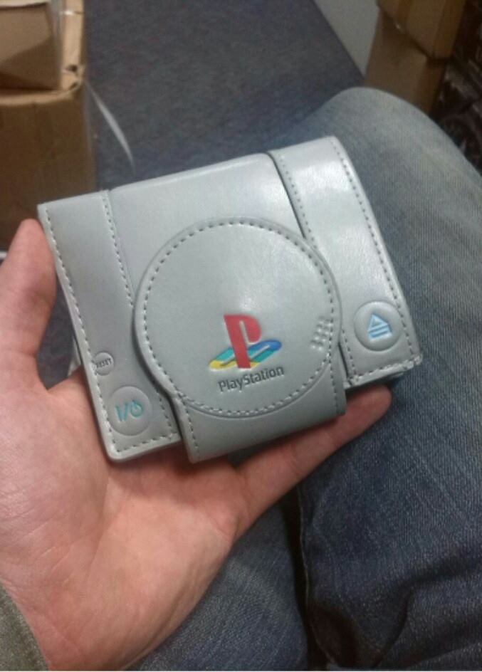 VGFGamers's tweet photo. The greatest wallet ever! http://t.co/jeCjTuKoId