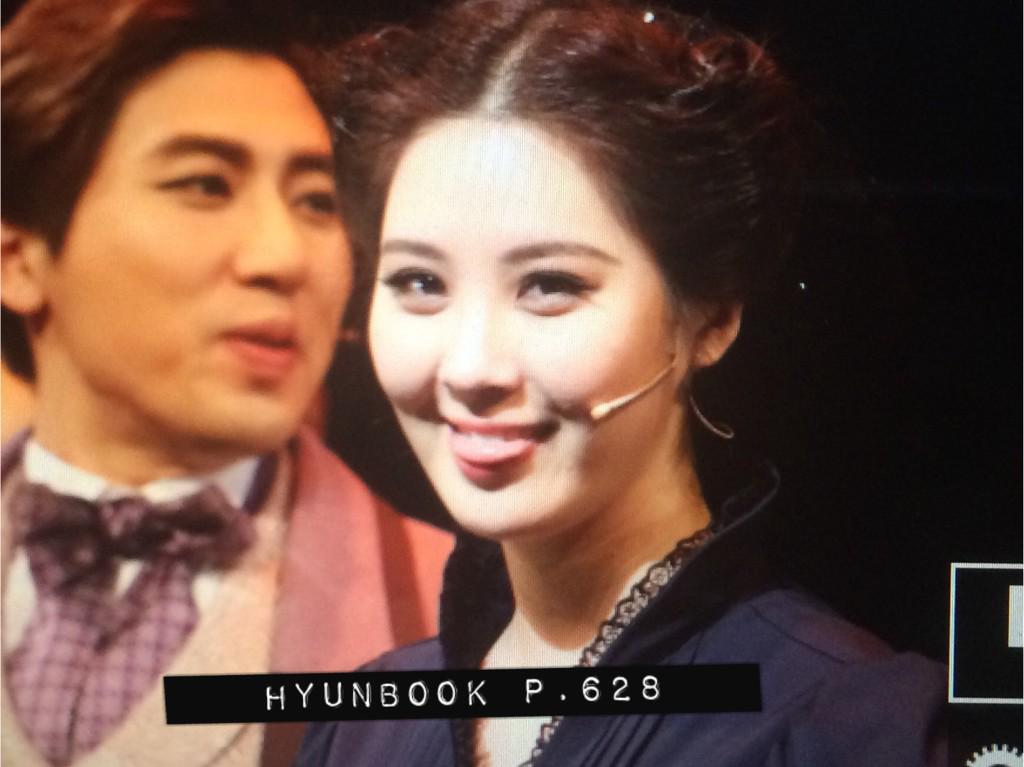 [OTHER][10-11-2014]SeoHyun tham dự buổi họp báo cho vở nhạc kịch mới của cô "Gone With The Wind" - Page 10 B9fVgQNCMAEkoez