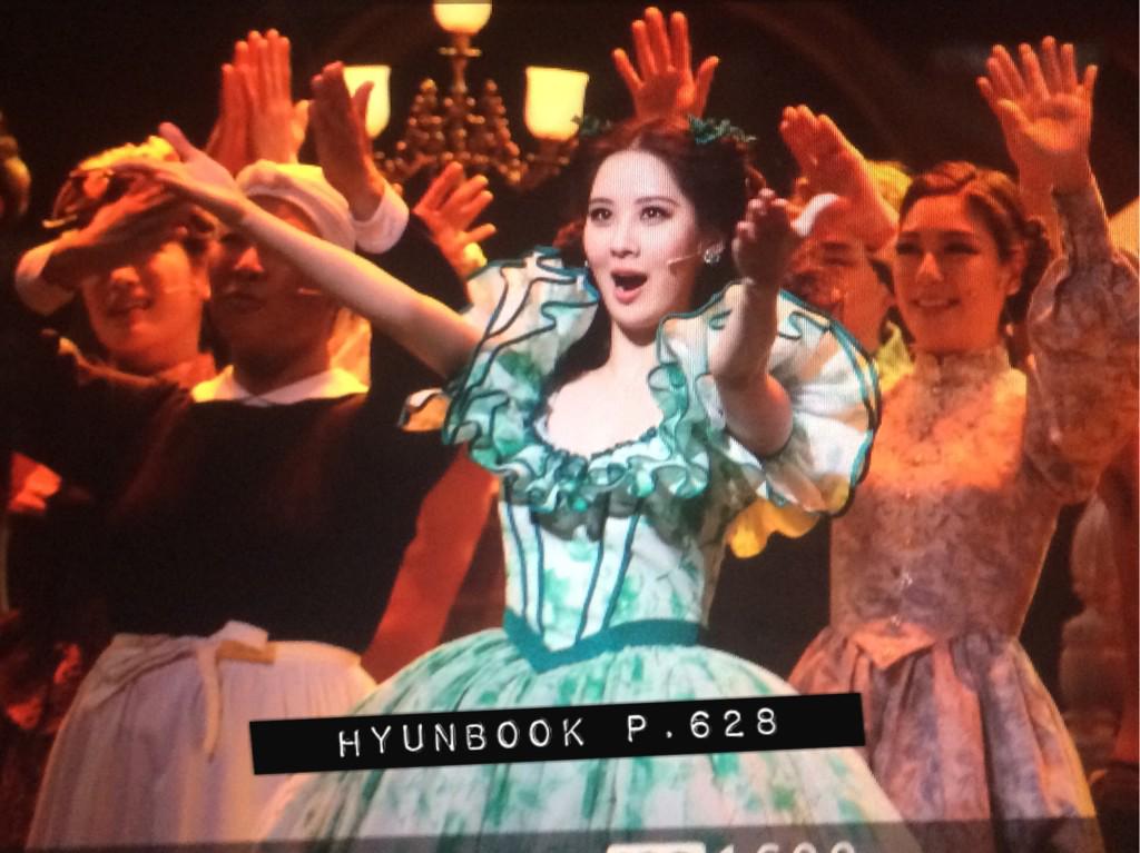 [OTHER][10-11-2014]SeoHyun tham dự buổi họp báo cho vở nhạc kịch mới của cô "Gone With The Wind" - Page 10 B9fVgmCCIAEozNh