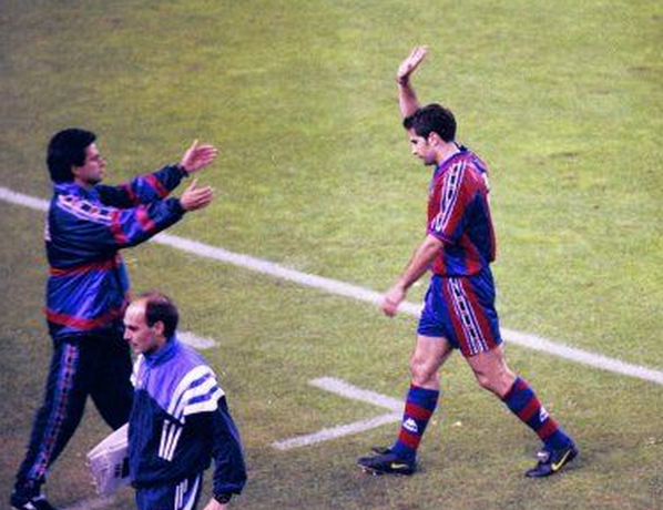 Llourinho's tweet photo. .@LuisFigo buen tuit hablando de compromiso por un equipo. Un abrazo amigo. http://t.co/Ly1yE8jOYT