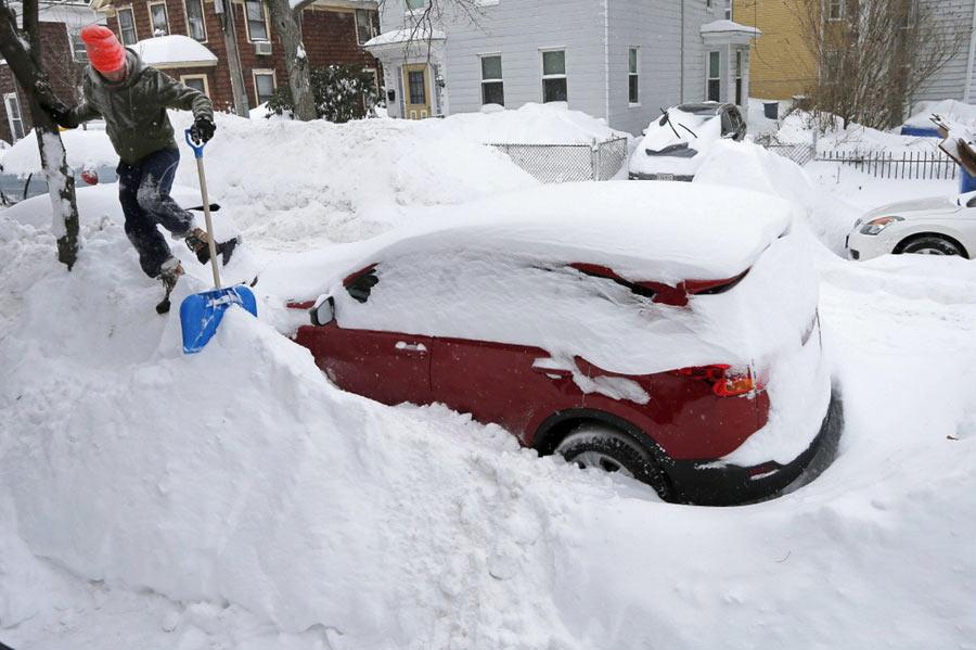 ClaimTheClimate's tweet photo. Images from the latest Boston snow storm - Feb. 2015 http://t.co/qvVPrIJVD0 #Boston #snowstorm #BOSnow http://t.co/uEJzzo7f1v