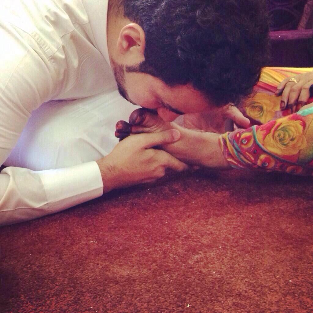 3hd__2's tweet image. الله يطول بعمر امي على الطاعة
وتعيش كل العمر ربي معافيها

يا جعلني منحرم منها ولا ساعة
ويجعلني دايم فدوه لرجليها