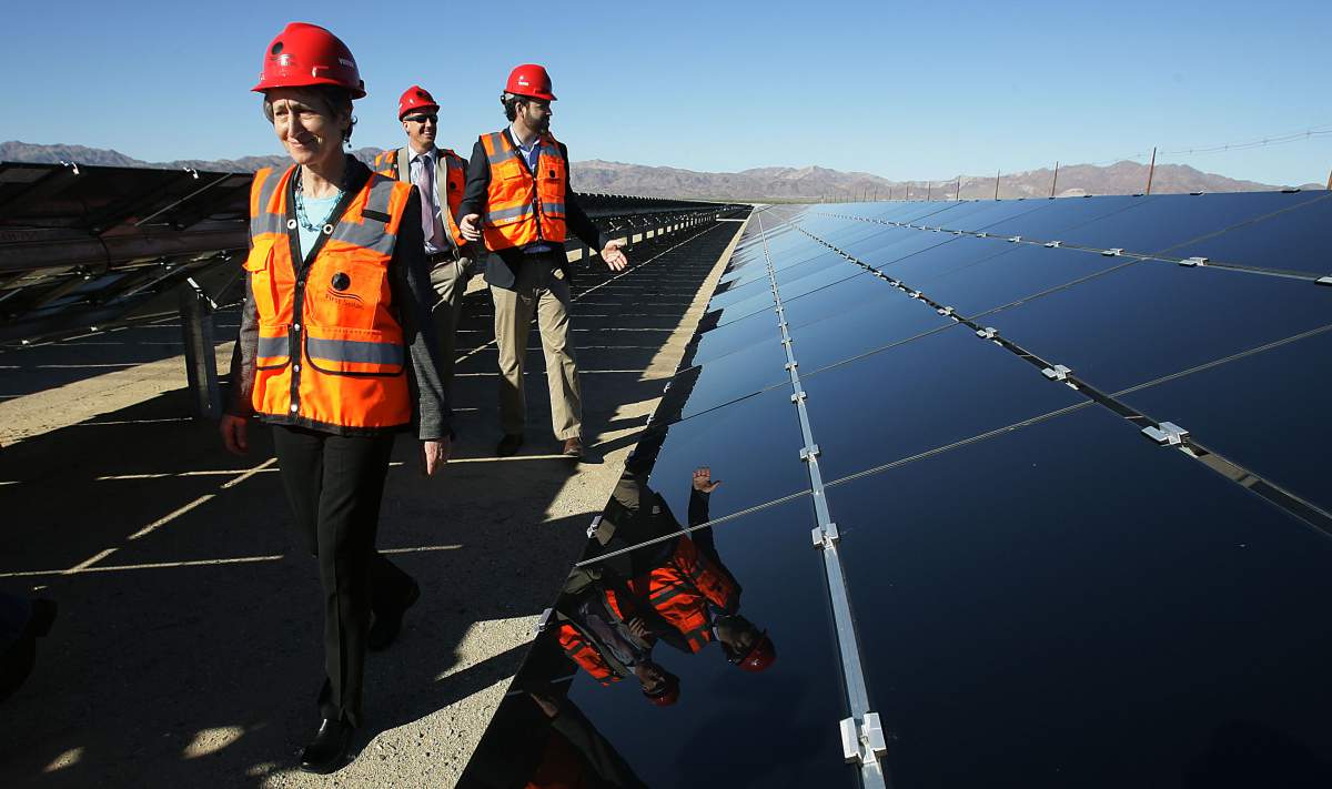 GoCloudSolar's tweet image. AMAZING: #California desert becomes home to the world’s largest #solar-power plant: ow.ly/IPanE #Solartime