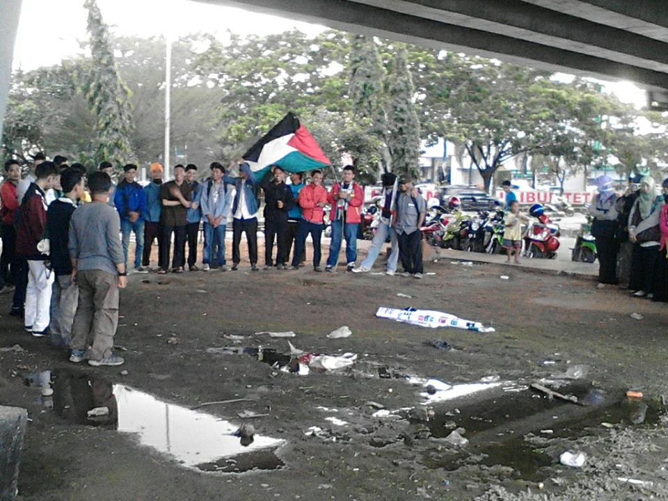 knrpsulsel's tweet photo. 10/02: Aksi Mahsiswa Mksr Peduli Palestina @Flyover
#RTCMakassar
#K7KMakassar
@InfoKNRP @knrpsulsel http://t.co/2Ea4cVQETp
