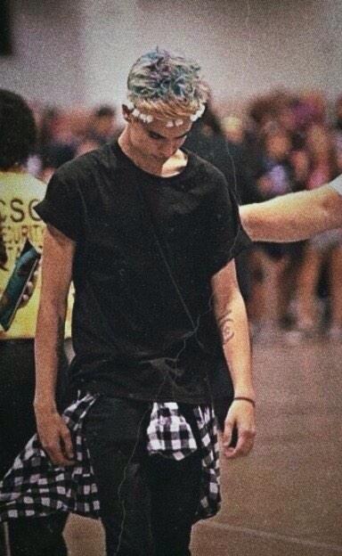 FlyWithMc's tweet image. Your new gay best friend💁 RT?