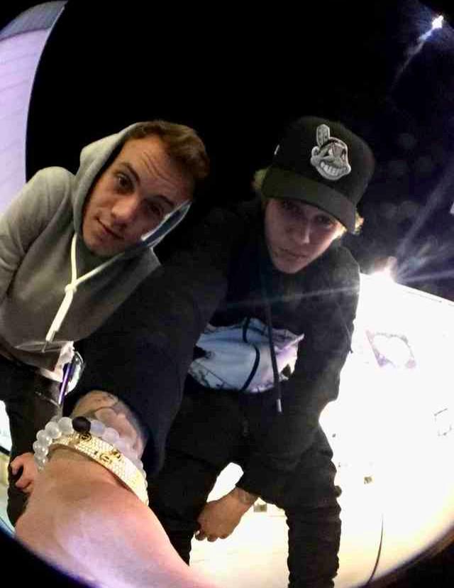 idkmanimjustin's tweet photo. best friend > you http://t.co/Cltr9TwfMv