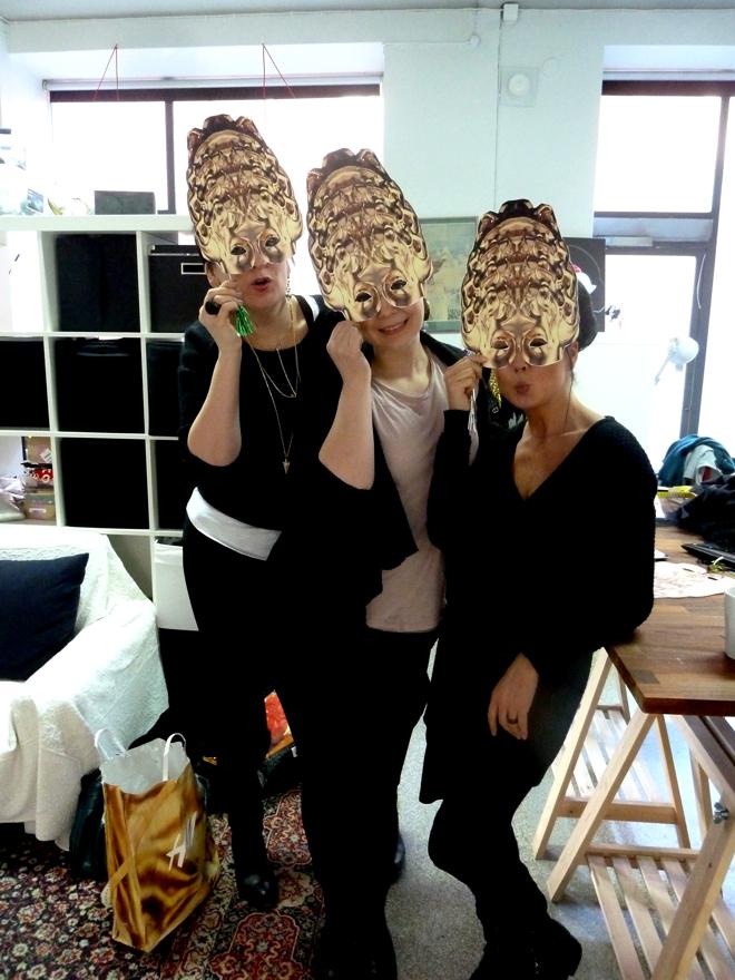 Operaskaala's tweet photo. Essi with costume designers #tyratherman and Anne Svensk-Immonen #OperaSelfie  #umk15  http://t.co/Sl2M0rMBVw http://t.co/9Ig7vjGoI2