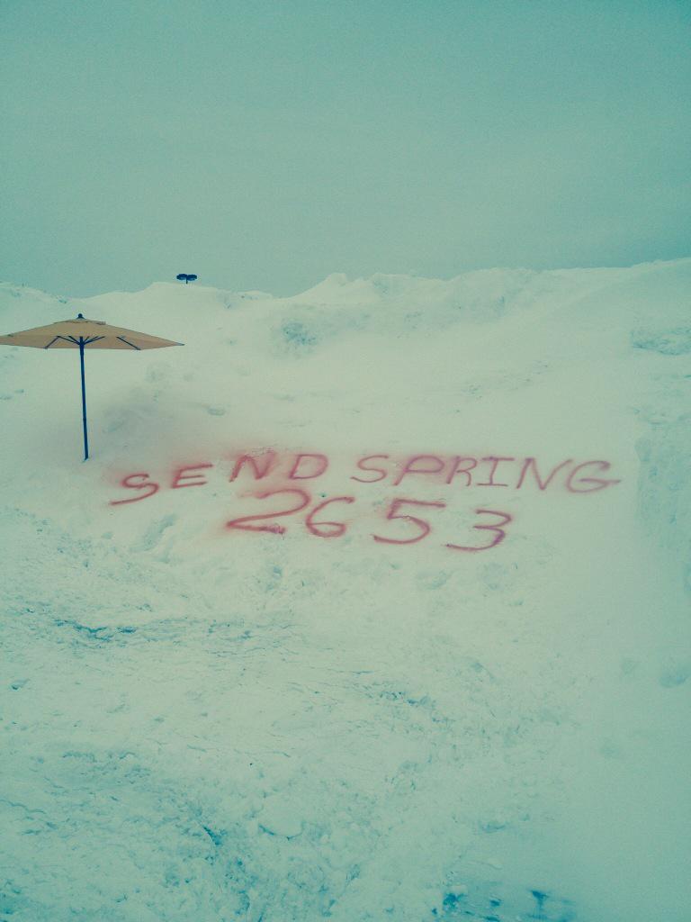 RobinSM2653's tweet photo. Staff at 2653 needed more than just their spring set! So they took their spring spirit into the parking lot! http://t.co/R4q3rN1Qzc