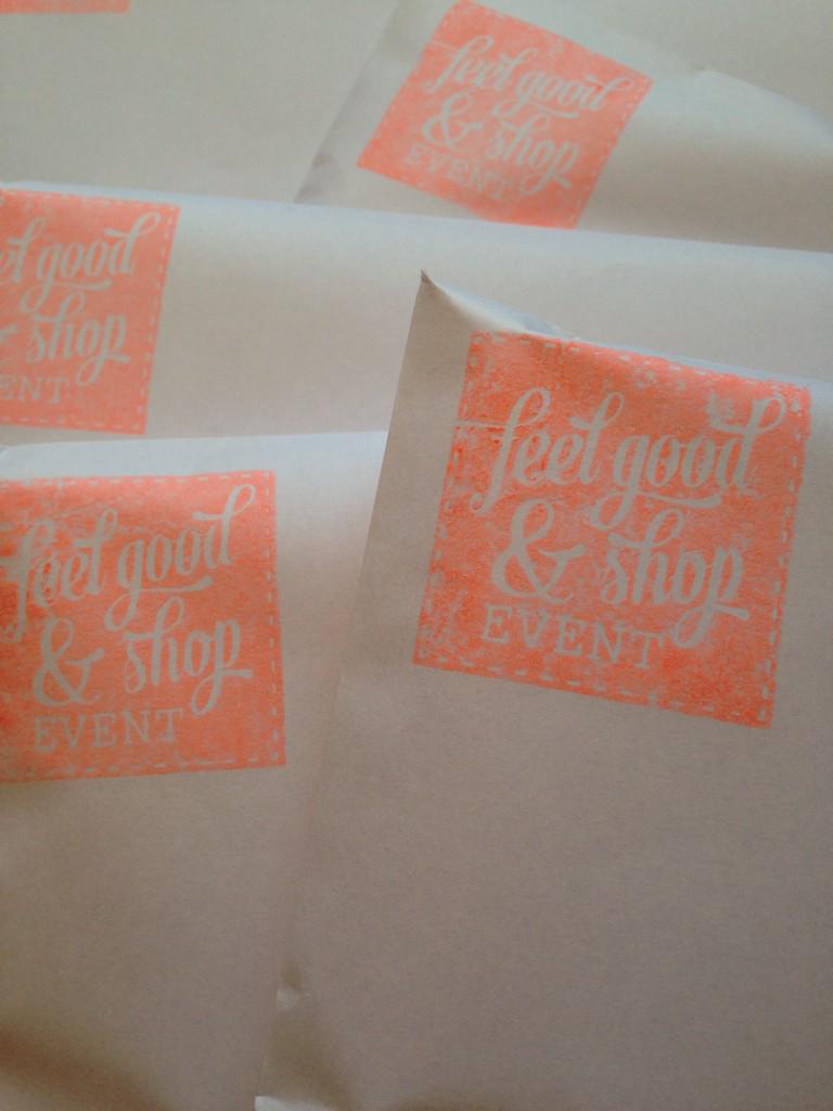 feelgoodenshop's tweet photo. Kijk eens hoe leuk! Onze eigen stempel van @Durftestempelen op onze pakketjes! #feelsgood #ShopEvent2015 http://t.co/9JVgixG3HG