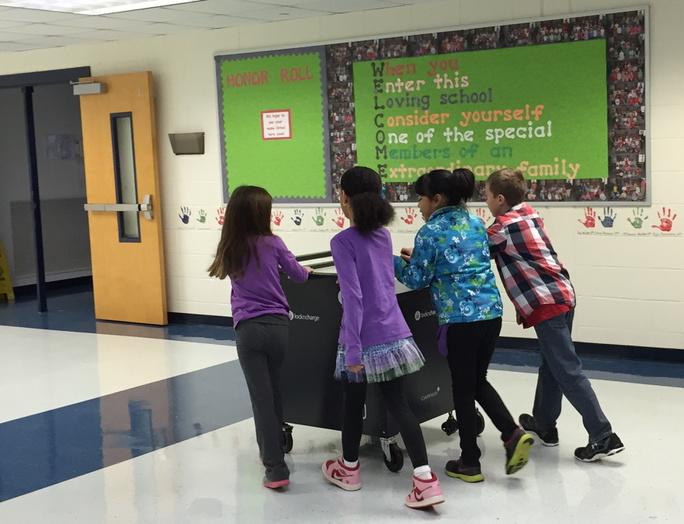 amylpie's tweet image. And away they go! #cescrocs are rockin&apos; &amp;amp; Rollin&apos; with this new Chromebook cart! #fcboetech @tahitisun81