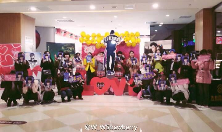 youngsisterr's tweet photo. รอบค่ำๆ ดูกันตาแชะ 555555555 #kris #WuYiFan #TimetoShineKris #DateWithSOWK http://t.co/Oj2QXCmDPF