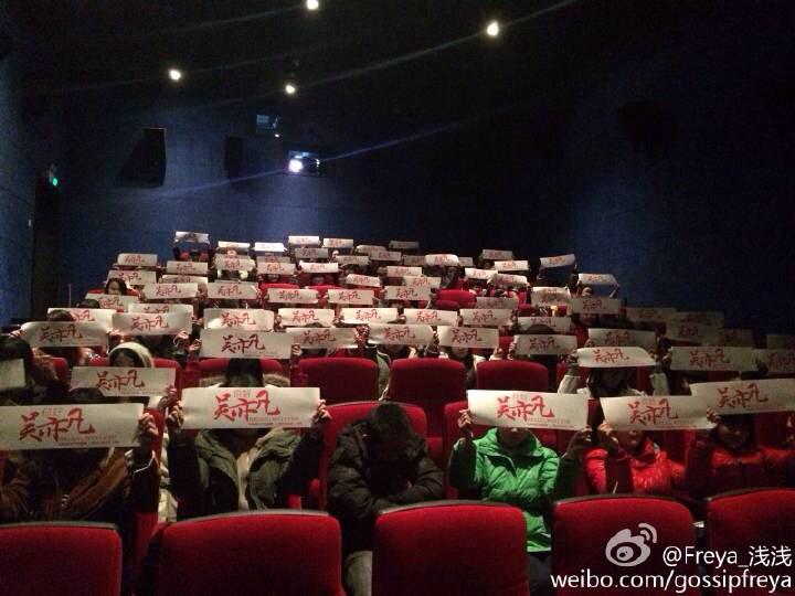 youngsisterr's tweet photo. รอบค่ำๆ ดูกันตาแชะ 555555555 #kris #WuYiFan #TimetoShineKris #DateWithSOWK http://t.co/Oj2QXCmDPF