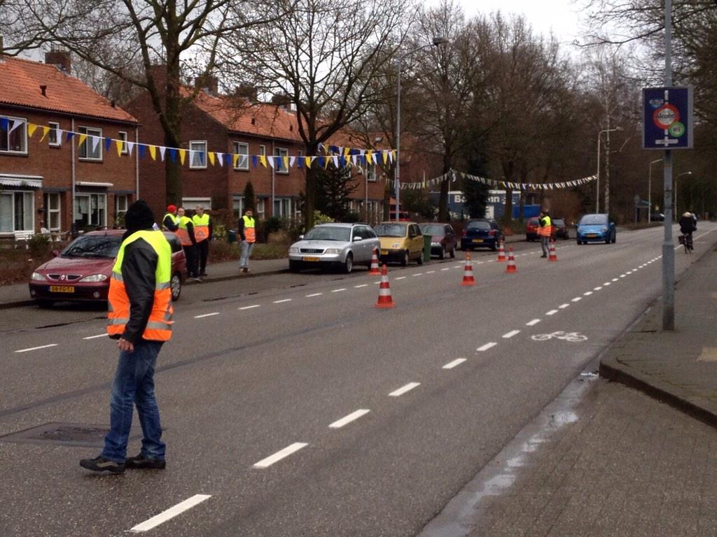 EuropeTraffic's tweet photo. Vandaag zijn we weer aan het #trainen voor het #examen #beroepsverkeersregelaar #praktijk http://t.co/ACPEcFtHPH
