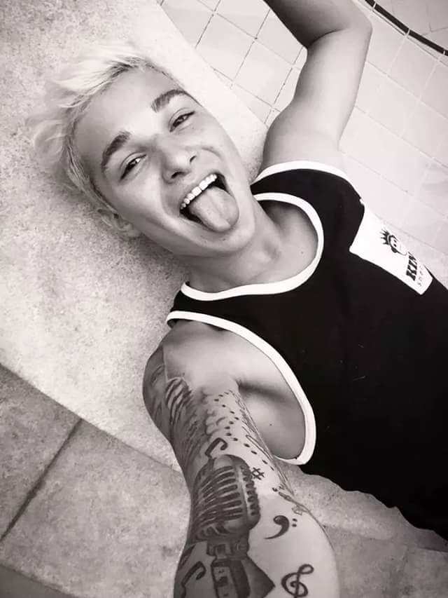 Loukinha_peloGk's tweet photo. "Em seu olhar vir meu destino.." ♥
-
#Gkca http://t.co/RDUHw9gmF3