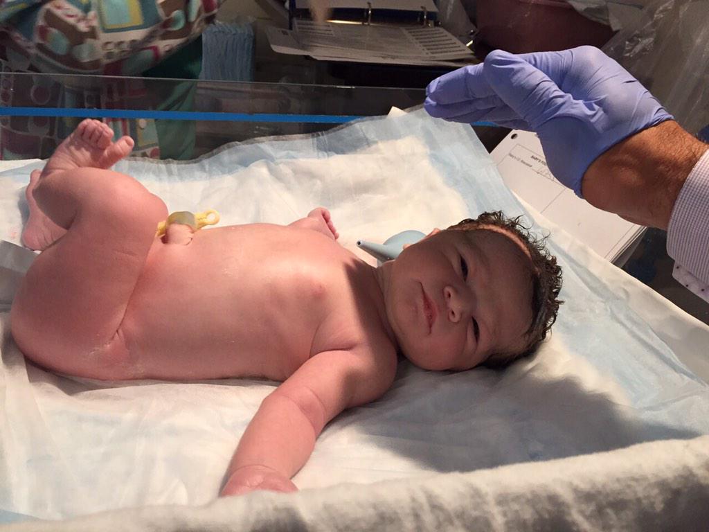 FC_MRMedellin's tweet image. El nuevo angelito de la familia montaner Salome  Es hermosa
#notasmr