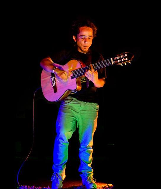 ClandestinoPUR's tweet photo. Esta semana @f_fernandito ​

12/feb  @RinconBeerCo- 7pm
13/feb @Kaffa Roots​- 9pm
14/feb Cultura- Bar, Guavate​- 9pm: http://t.co/SF2VtWno7b
